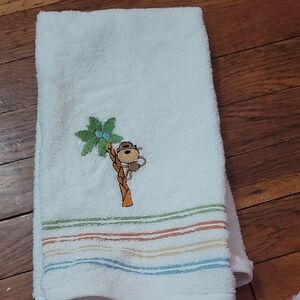 Kohl's White Monkey Palm Tree Bath Towel